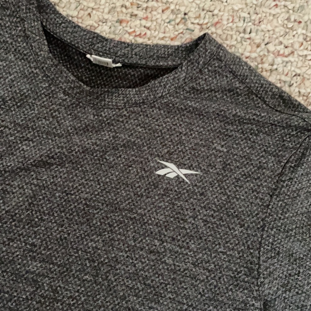Men grey Reebok tee - Picture 2 of 3